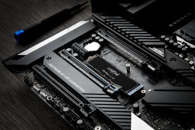 Crucial P5 Plus, 2000GB, SSD, M.2 2280, NVMe, PCIe 4.0 x4, 3D TLC, R/W 6600/5000MB/s, IOPs 720 000/700 000, 1200TBW