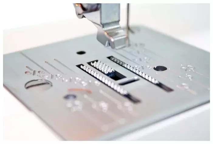 Швейная машина Janome Legend LE20 белый/рисунок