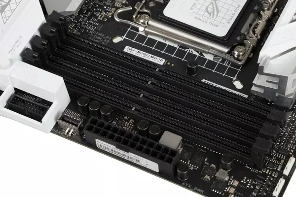 Материнская плата Asus ROG STRIX Z690-A GAMING WIFI D4 Soc-1700 Intel Z690 4xDDR4 ATX AC`97 8ch(7.1) 2.5Gg RAID+HDMI