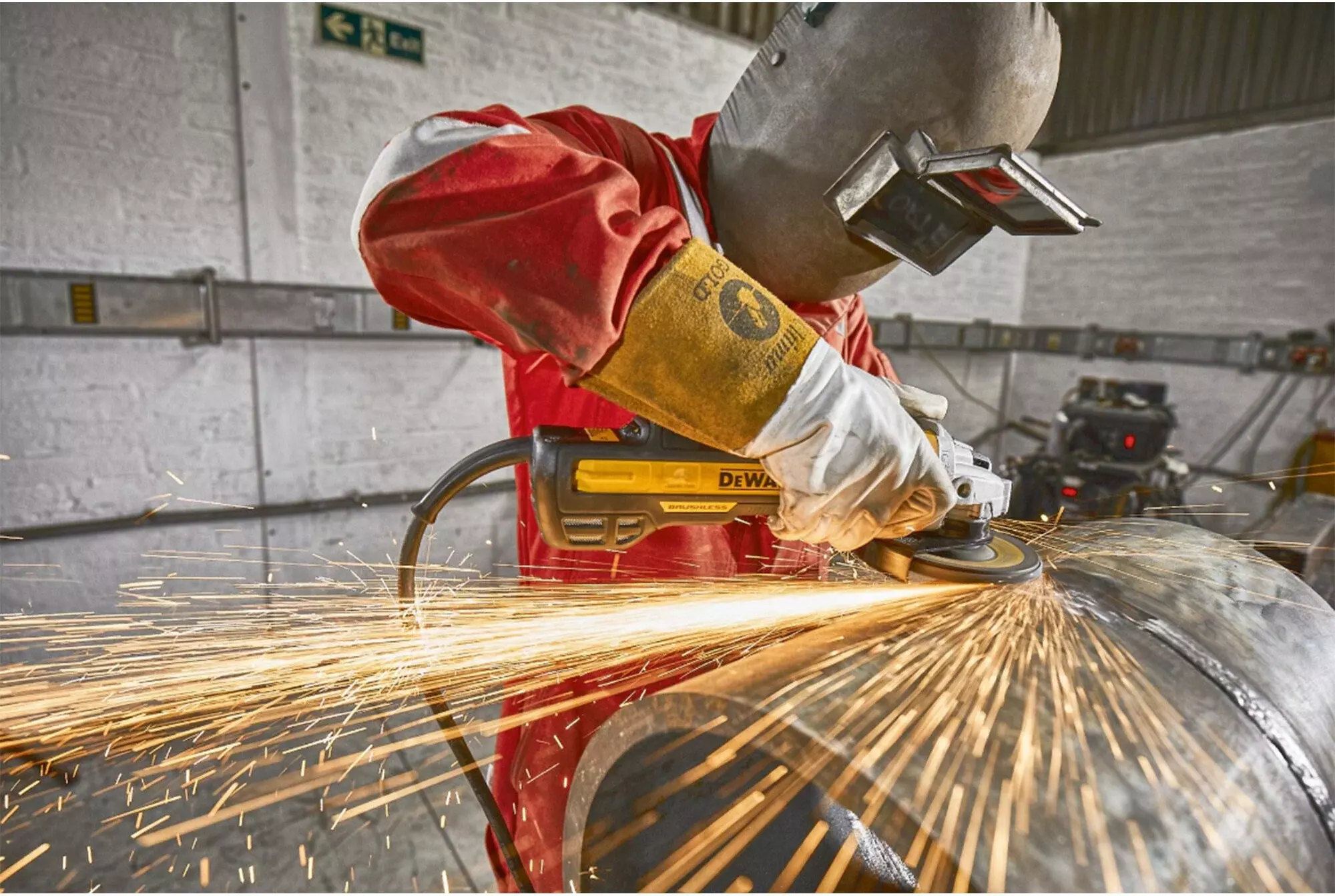Угловая шлифмашина с регулировкой оборотов, бесщёточная, DEWALT DWE4357, 125 мм, 1700 Вт