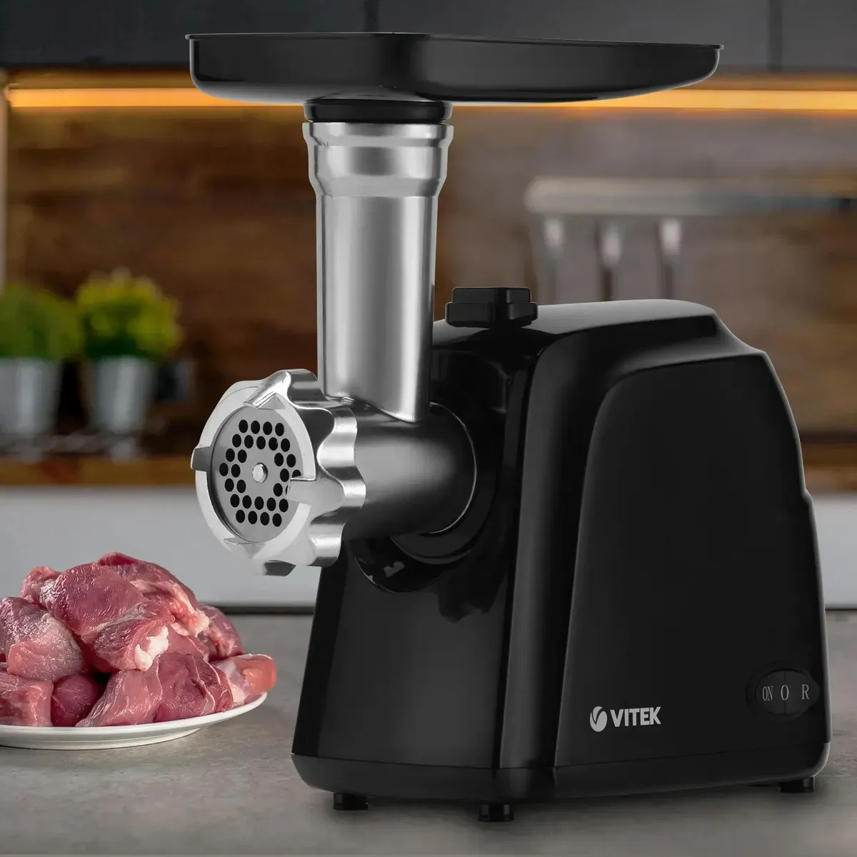 Мясорубка Vitek VT-3621 черный/серебро