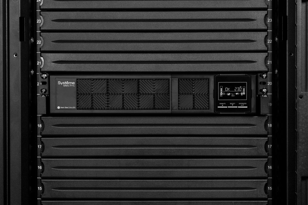 Источник бесперебойного питания Systeme Electriс SRV SRVSE3KRTI 2700Вт 3000ВА черный